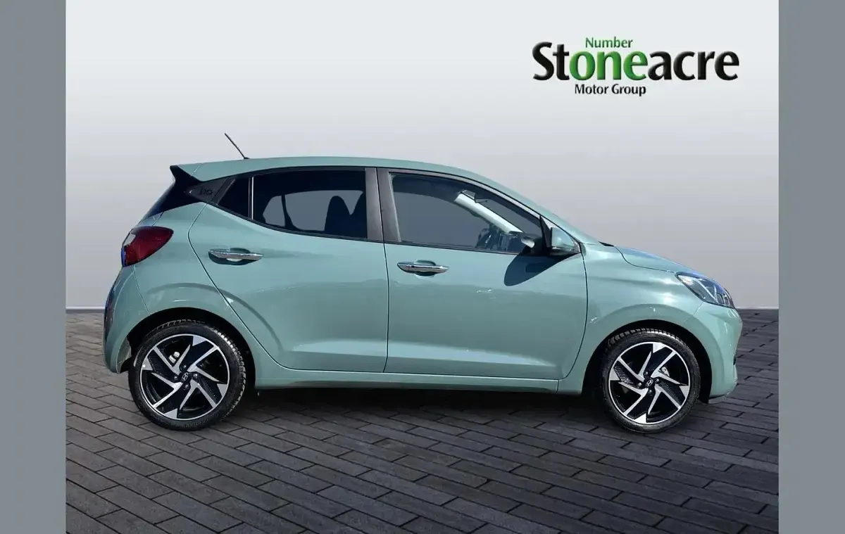 Used Hyundai i10 Premium 83 HP (61 kW) 2025 Green Hatchback