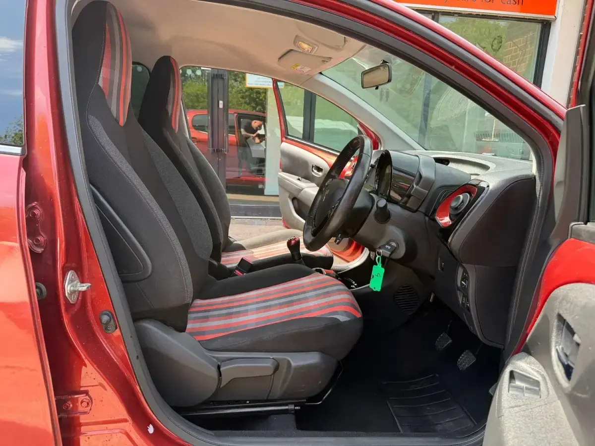 Używany Peugeot 108 Collection 2020 Czerwony Hatchback
