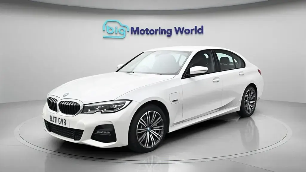 Begagnad BMW 330e M Sport 292 HK (214 kW) 2021 Vit Sedan