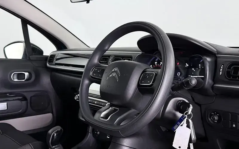 Used Citroën C3 PureTech 83 HP (61 kW) 2022 Blue Hatchback