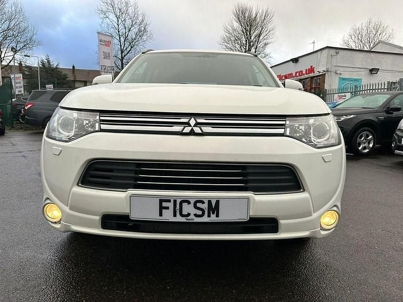 Used Mitsubishi Outlander P-HEV 162 HP (119 kW) 2014 White Estate