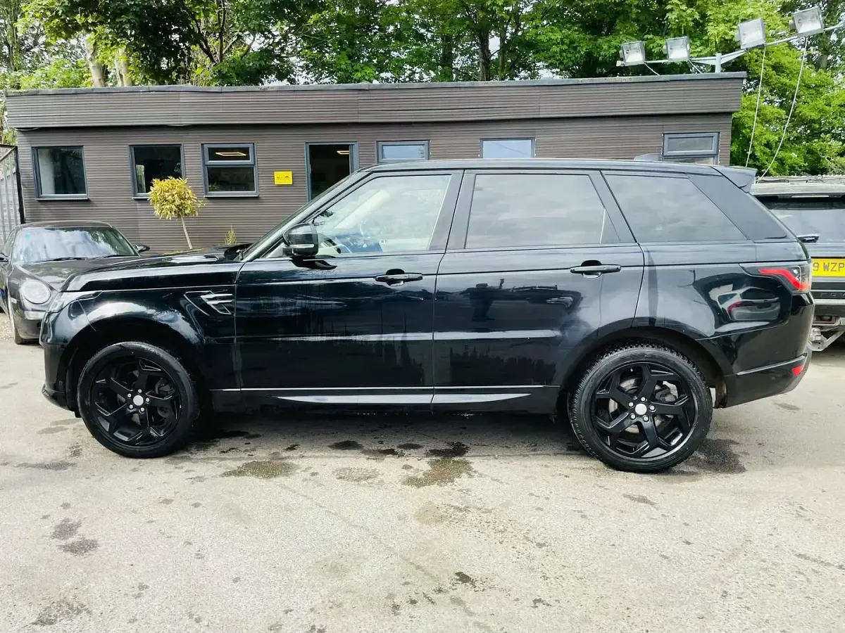 Second-hand Land Rover Range Rover Sport HSE 240 CP (176 kW) 2018 Negru SUV