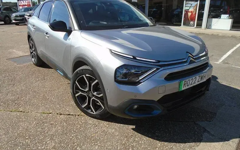 Begagnad Citroën e-C4 Shine 100 kW (136 HK) 2022 Halvkombi