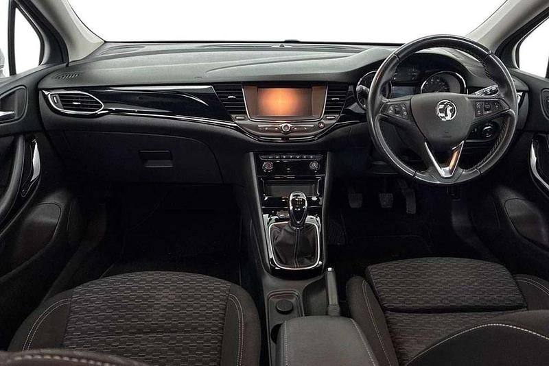 Used Vauxhall Astra SRi 147 HP (108 kW) 2019 Silver Hatchback