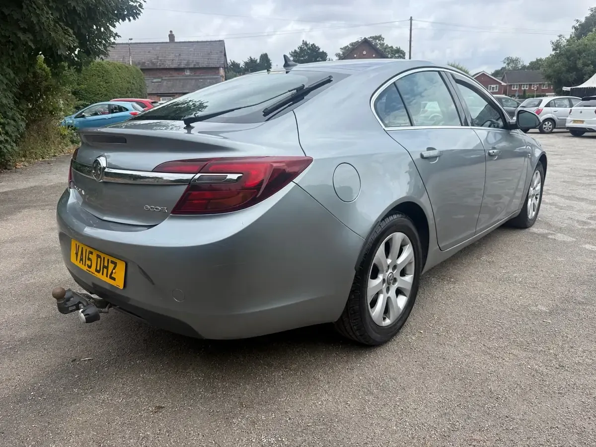 Used Vauxhall Insignia 140 HP (102 kW) 2015 Silver Hatchback