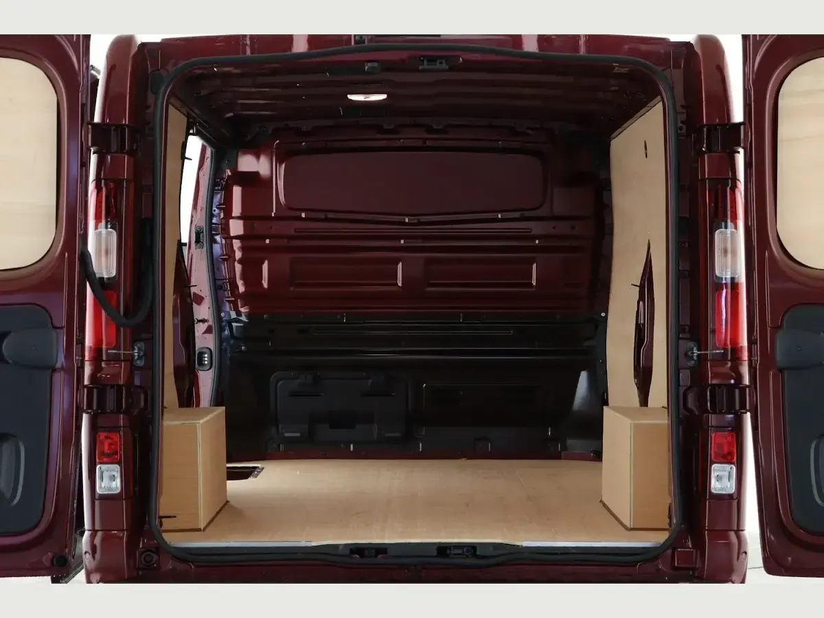 New Renault Trafic 2026 Red
