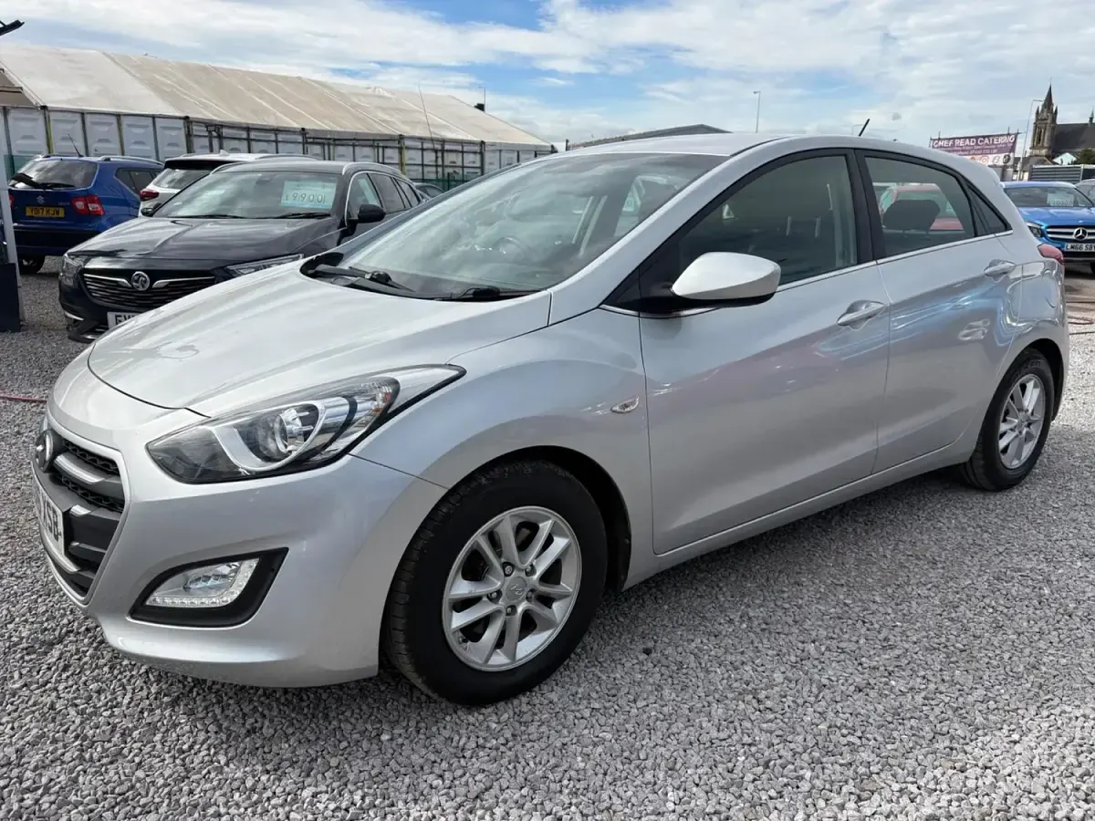Used Hyundai i30 SE 110 HP (80 kW) 2016 Silver Hatchback