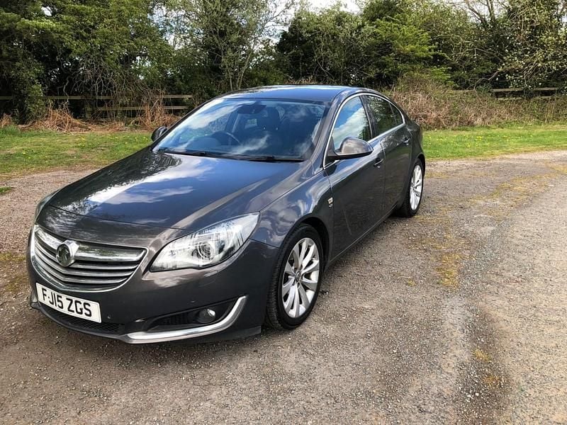 Used Vauxhall Insignia Elite 140 HP (102 kW) 2015 Grey Hatchback