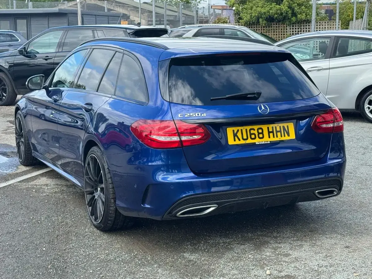 Used Mercedes C250 AMG Line Premium Plus 204 HP (150 kW) 2018 Blue Estate