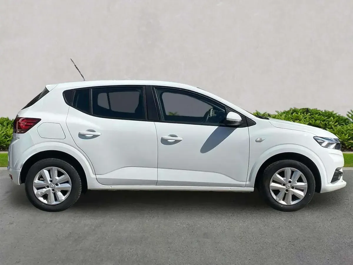 Używany Dacia Sandero Comfort 100 KM (73 kW) 2023 Biały Hatchback
