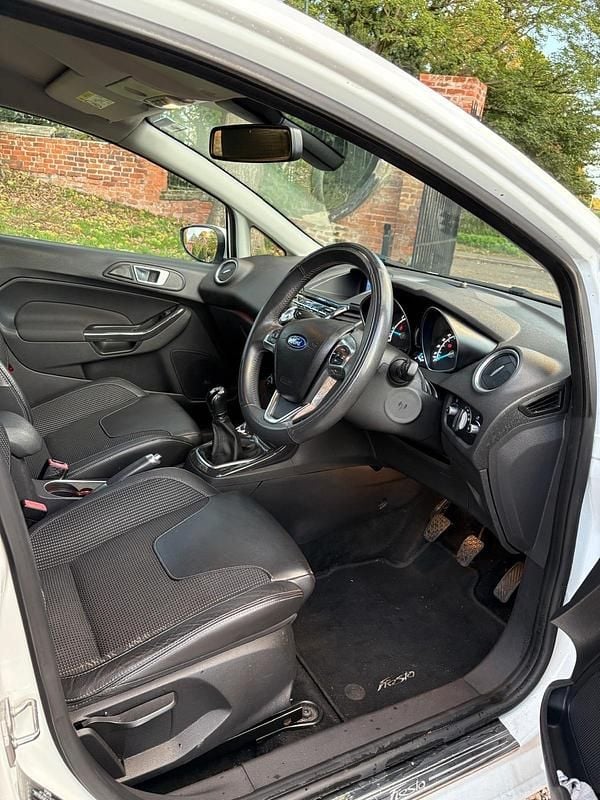 Used Ford Fiesta Titanium X 2013 White Hatchback