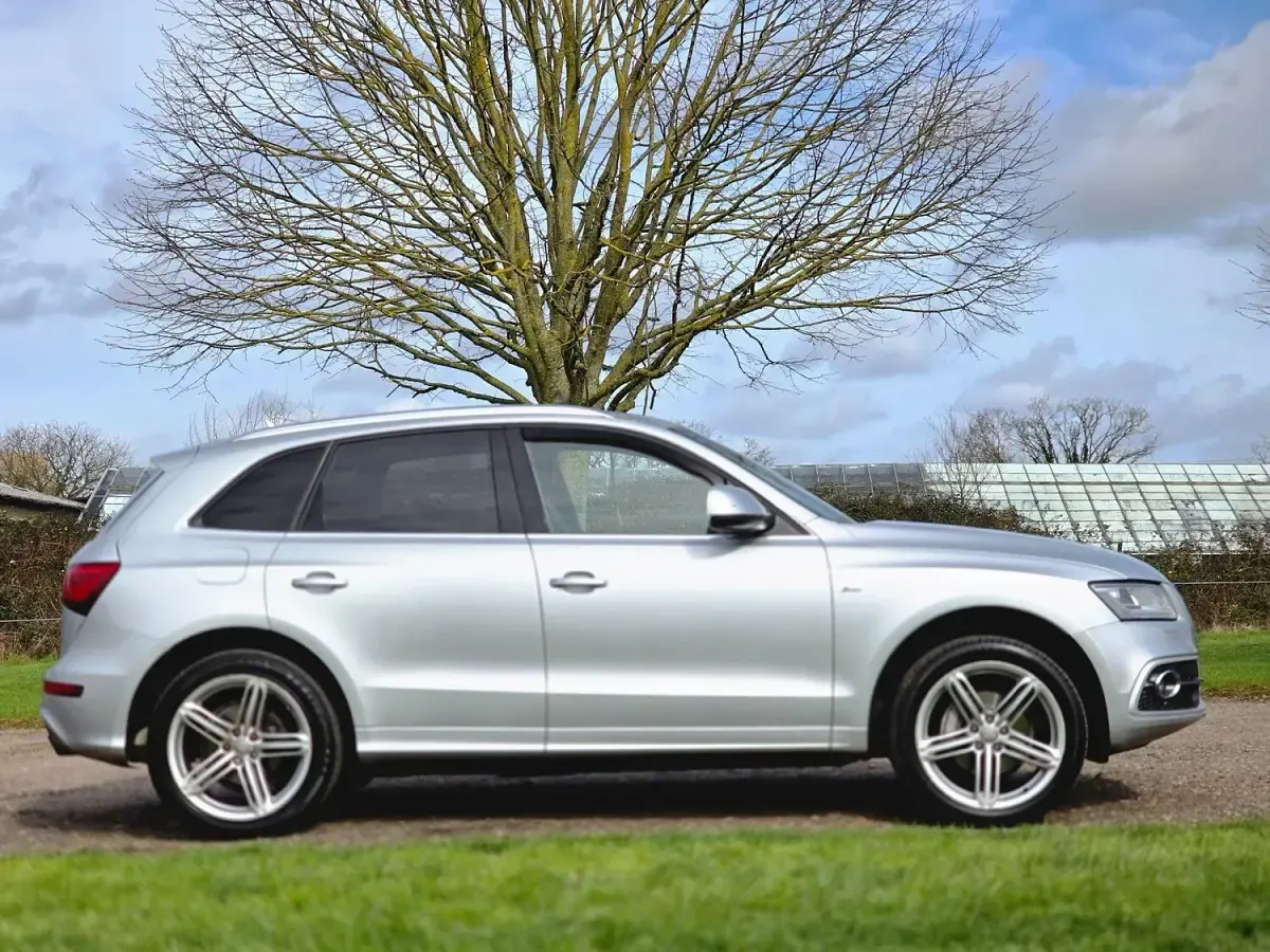 Used Audi Q5 S-line plus 221 HP (162 kW) 2012 Silver SUV