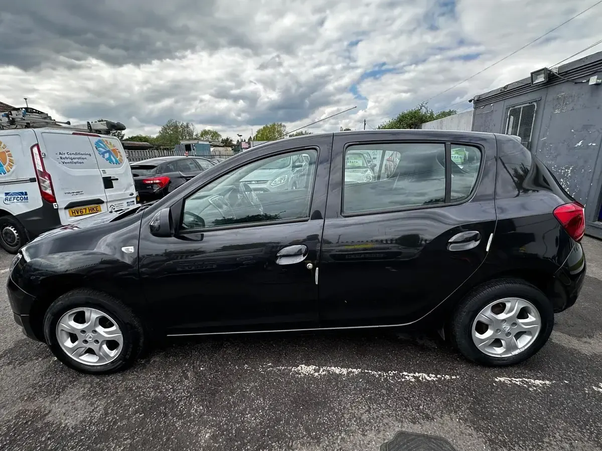 Used Dacia Sandero Lauréate 90 HP (66 kW) 2015 Black Hatchback