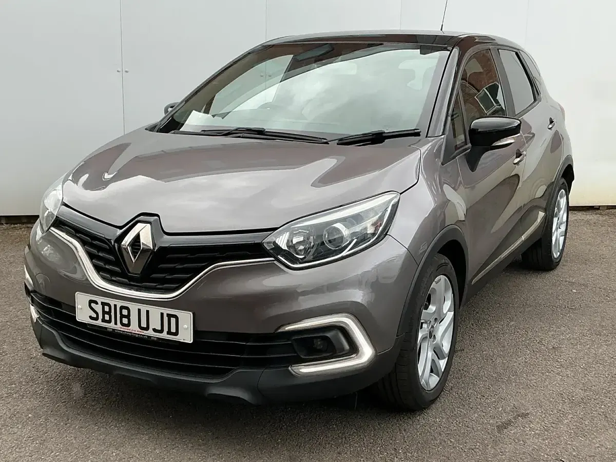 Used Renault Captur Iconic 90 HP (66 kW) 2018 Grey/black SUV