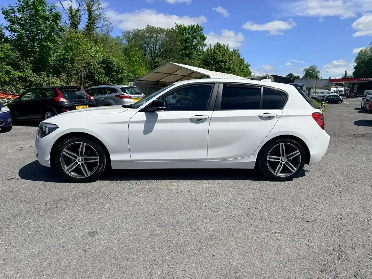Used BMW 116 Sport Line 2013 White Hatchback