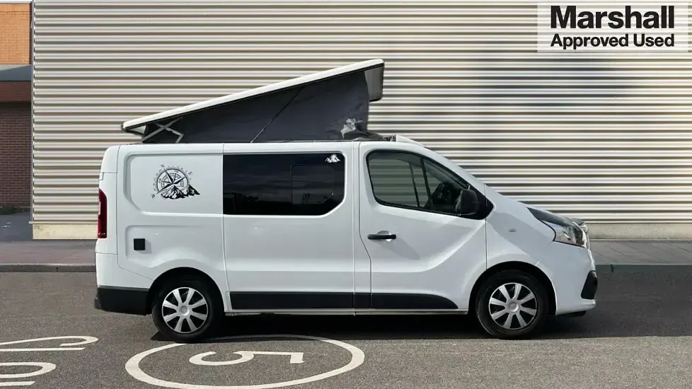 Used Renault Trafic Business 115 HP (84 kW) 2015 White MPV