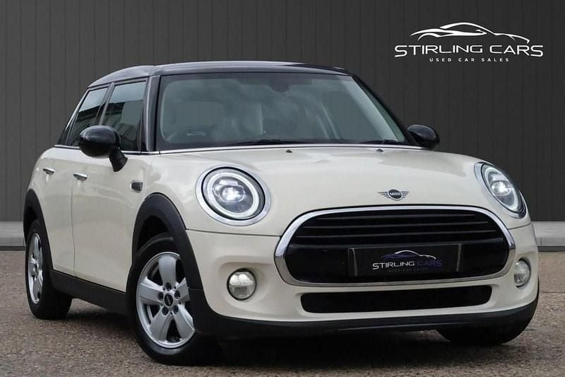 White Used 2018 Mini Cooper Hatch Hatchback | £8,989 (Fair price) - Image 1/4