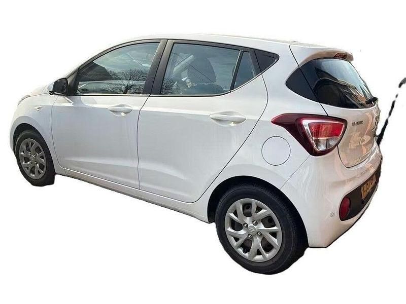 Used Hyundai i10 SE 87 HP (63 kW) 2018 White Hatchback