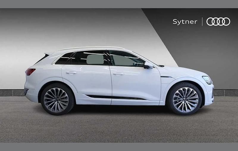 Used Audi Q8 e-tron S-Line 300 kW (408 HP) 2023 White SUV