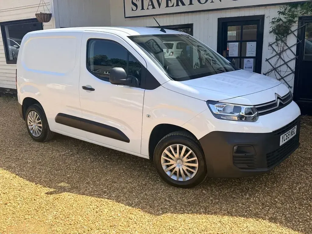 Used Citroën Berlingo 75 HP (55 kW) 2019 White MPV