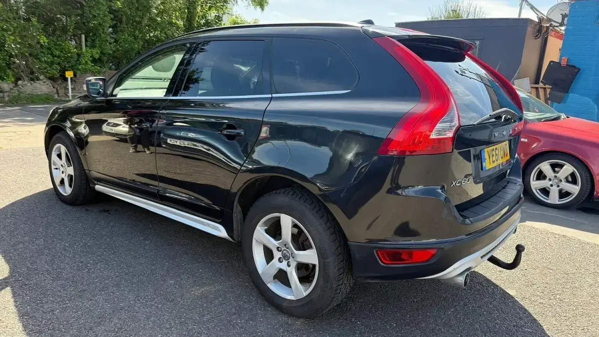 Used Volvo XC60 R-Design 163 HP (119 kW) 2011 Black SUV