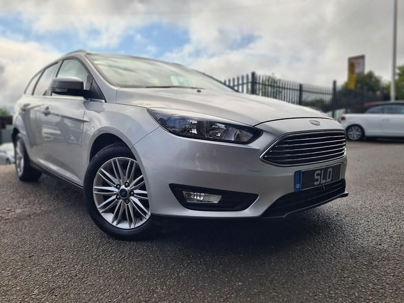 Used Ford Focus Zetec 120 HP (88 kW) 2018 Silver Estate