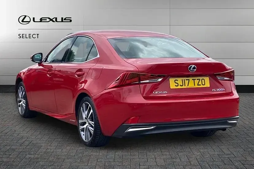 Used Lexus IS300h 223 HP (164 kW) 2017 Red Sedan