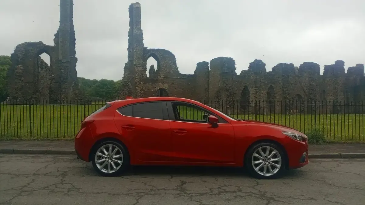 Used Mazda 3 Inclusive 165 HP (121 kW) 2015 Red Hatchback