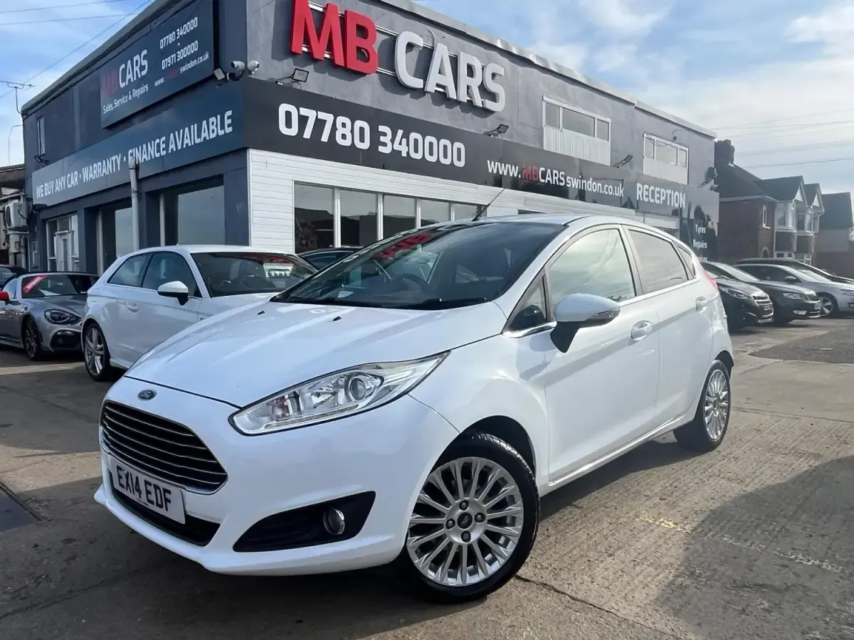 Używany Ford Fiesta Titanium 2014 Biały Hatchback