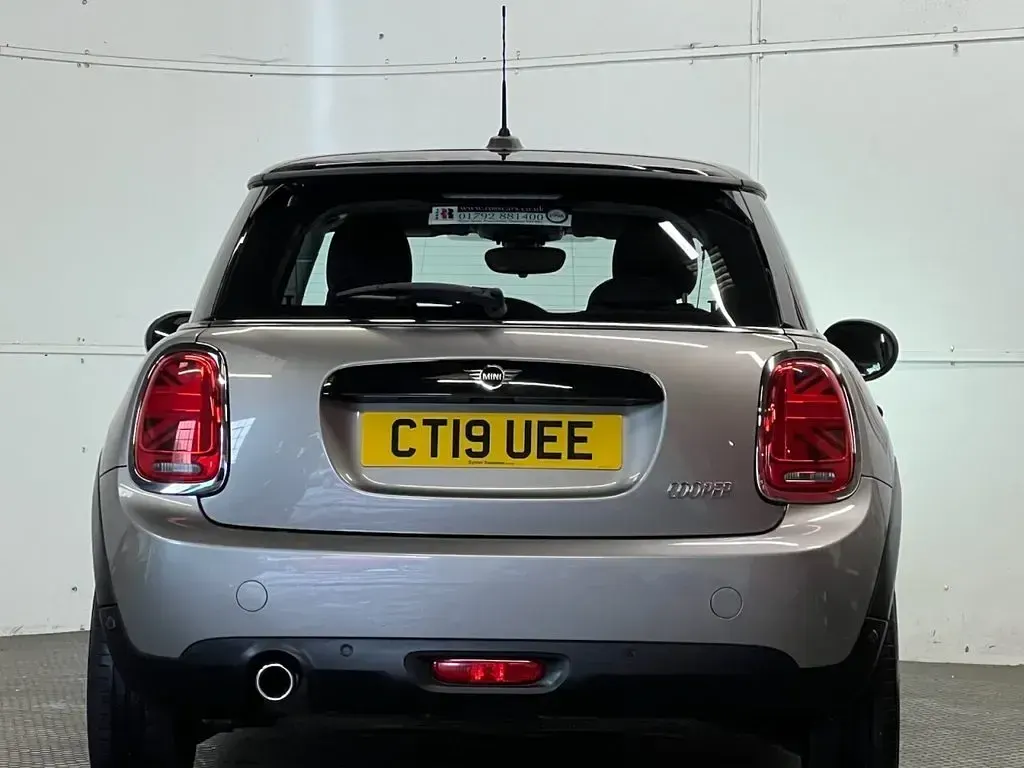 Used Mini Cooper Classic 136 HP (100 kW) 2019 Silver Hatchback