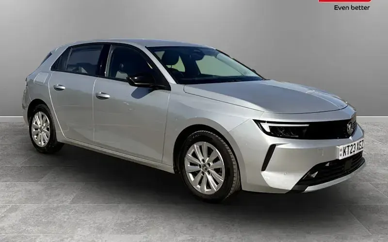 Used Vauxhall Astra Design Edition 131 HP (96 kW) 2023 Hatchback