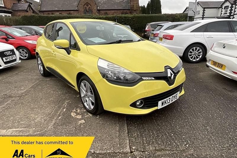 Used Renault Clio IV Expression+ 90 HP (66 kW) 2013 Yellow Hatchback