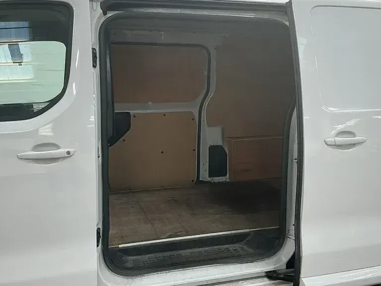 Used Vauxhall Vivaro 150 HP (110 kW) 2024 White MPV