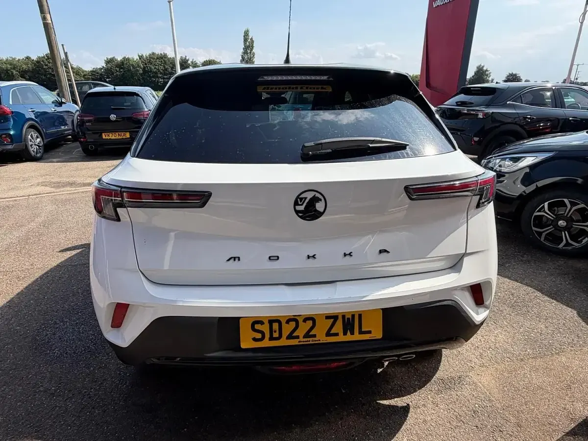 Used Vauxhall Mokka SRi 130 HP (95 kW) 2022 White SUV