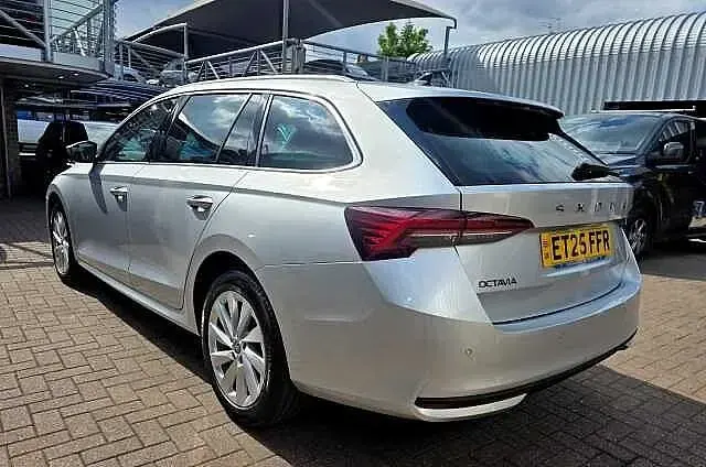Używany Skoda Octavia SE L 147 KM (108 kW) 2025 Srebrny Kombi
