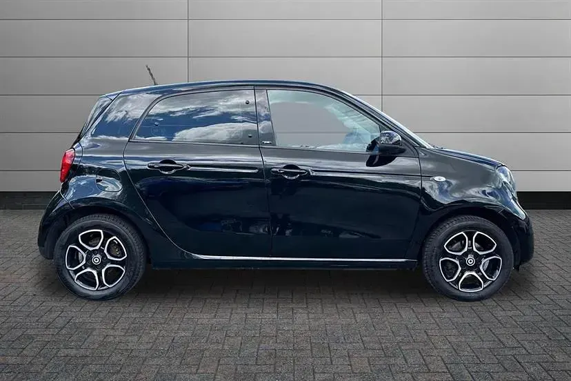 Used Smart ForFour Premium 90 HP (66 kW) 2019 Black Hatchback