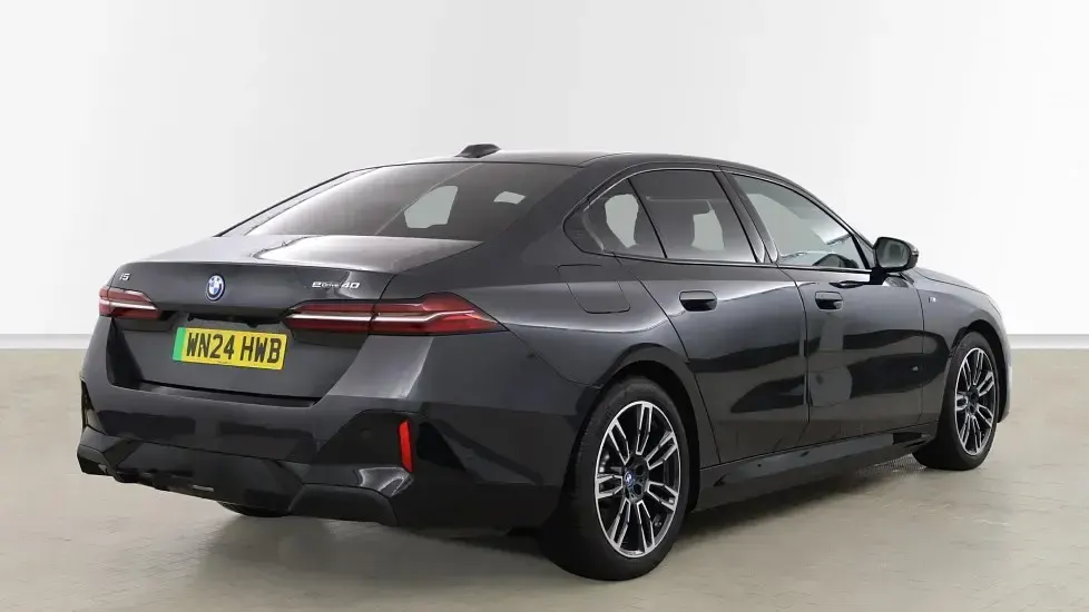 Usado BMW i5 M Sport 246 kW (335 HP) 2024 Cinzento