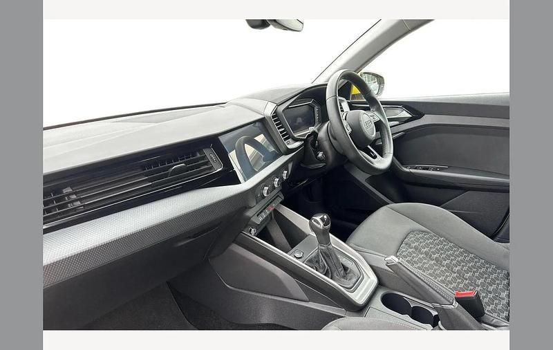 Used Audi A1 Sport 110 HP (80 kW) 2023 Yellow SUV