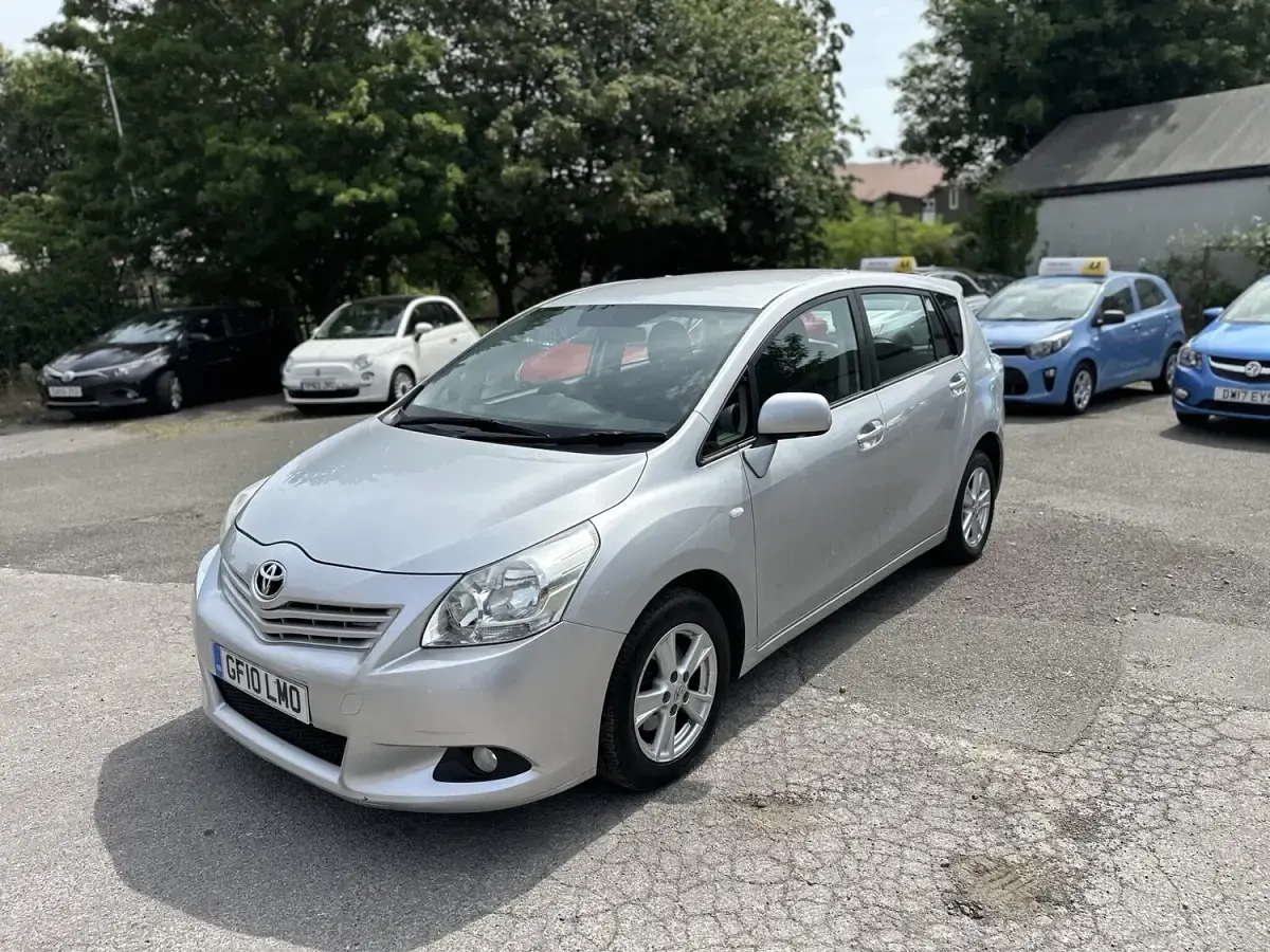 Used Toyota Verso 126 HP (92 kW) 2010 Silver MPV