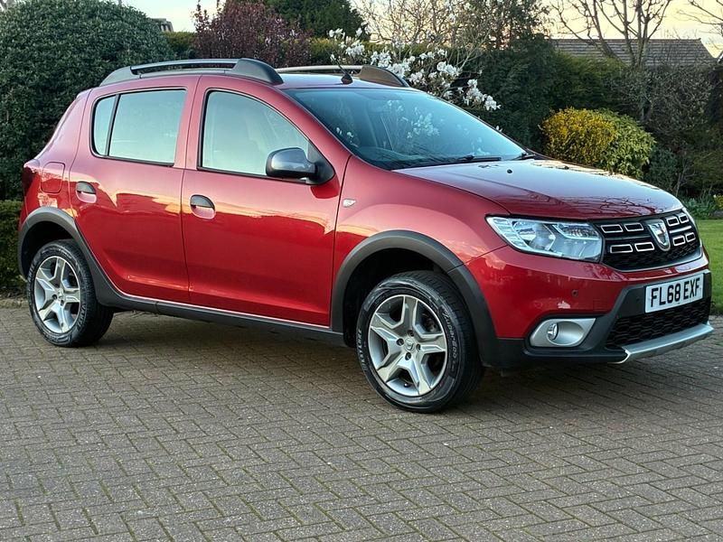 Used Dacia Sandero Lauréate 90 HP (66 kW) 2018 Red Hatchback