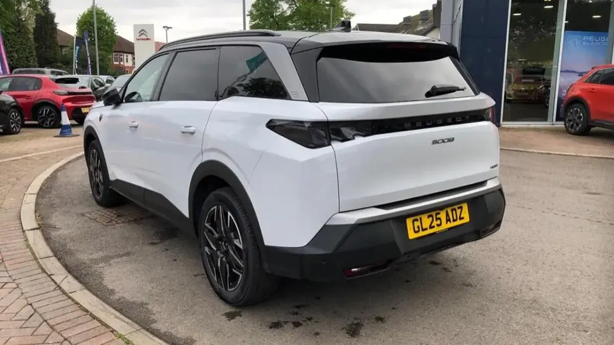 Second-hand Peugeot 5008 GT 134 CP (98 kW) 2025 Alb SUV