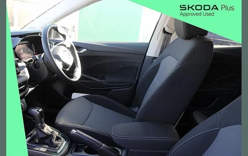 Used Skoda Fabia Colour Edition 148 HP (108 kW) 2024 Moon white metallic black magic pearl effect Hatchback