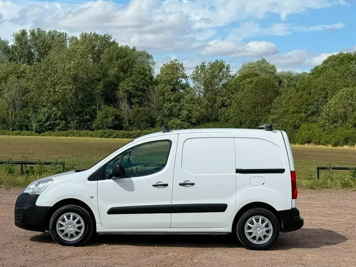Used Citroën Berlingo 75 HP (55 kW) 2016 White MPV