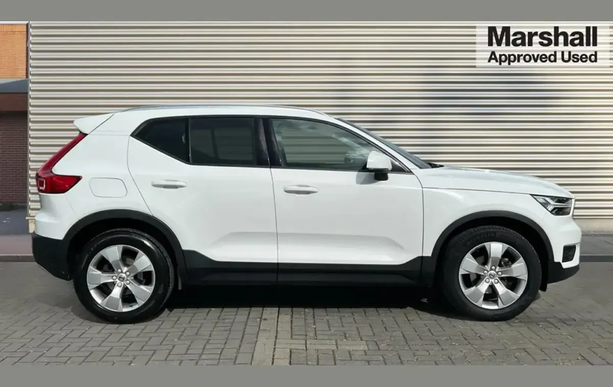 Used Volvo XC40 Momentum 161 HP (118 kW) 2020 White SUV