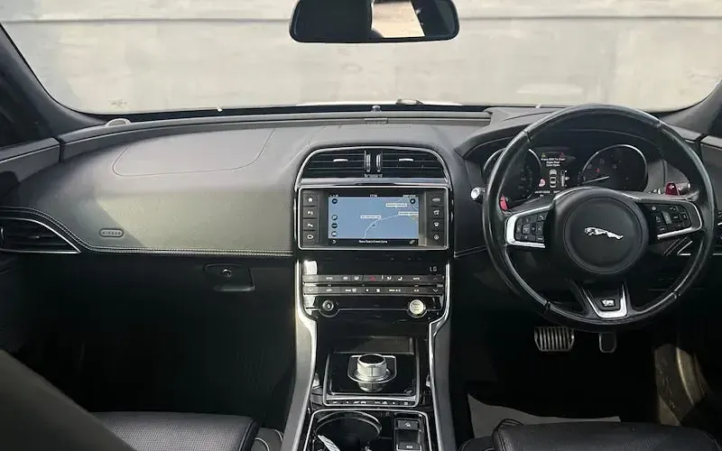 Used Jaguar XE R-Sport 179 HP (131 kW) 2019 Sedan