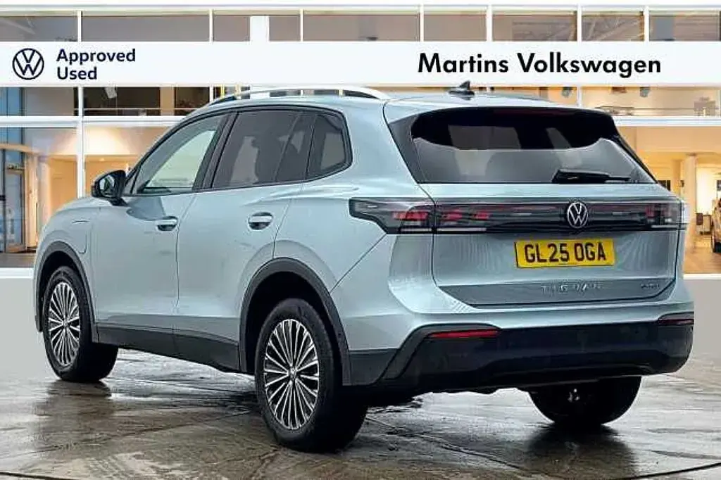 Begagnad VW Tiguan Match 204 HK (150 kW) 2025 Silver SUV