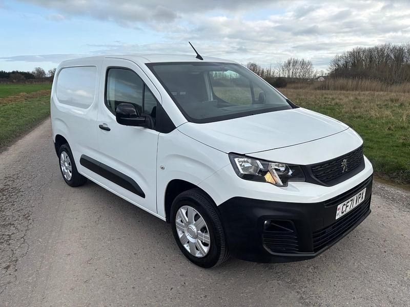Used Peugeot Partner 100 HP (73 kW) 2022 White MPV