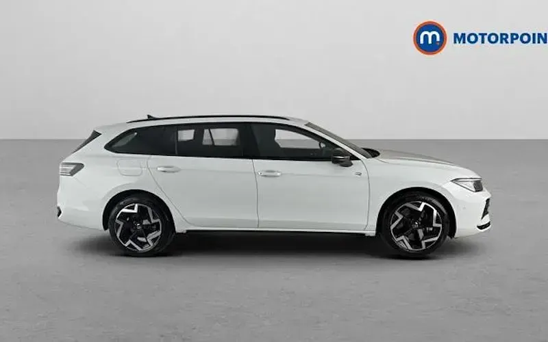 Used VW Passat R-line 204 HP (150 kW) 2025 White Estate