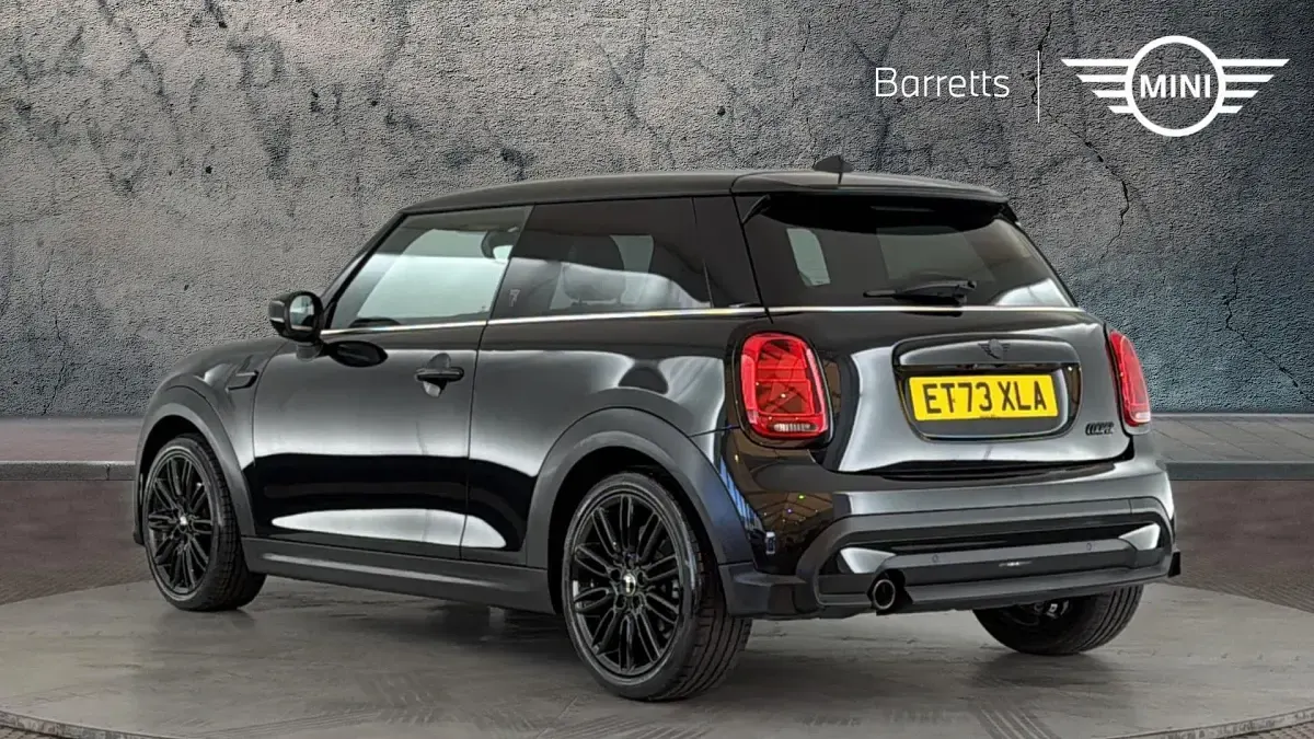 Usado Mini Cooper Exclusive 134 HP (98 kW) 2023 Preto Citadino