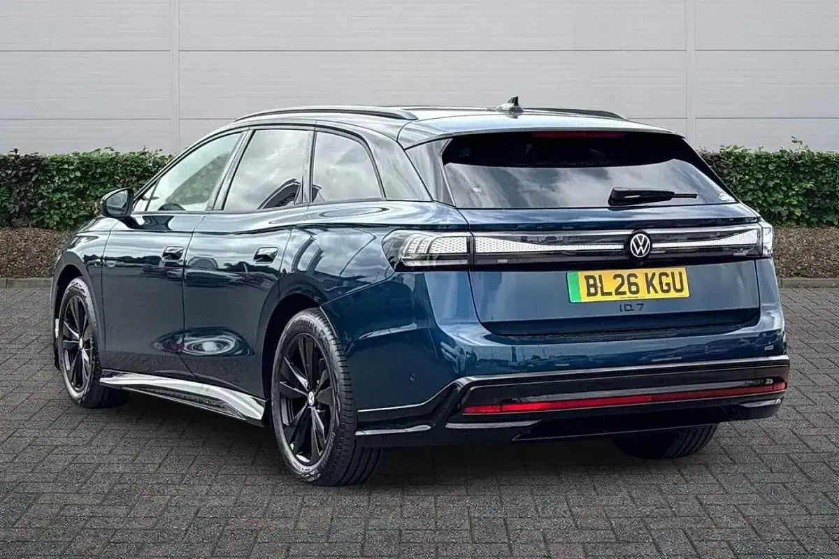New VW ID.7 Pro 210 kW (286 HP) 2026 Aquamarine blue Estate